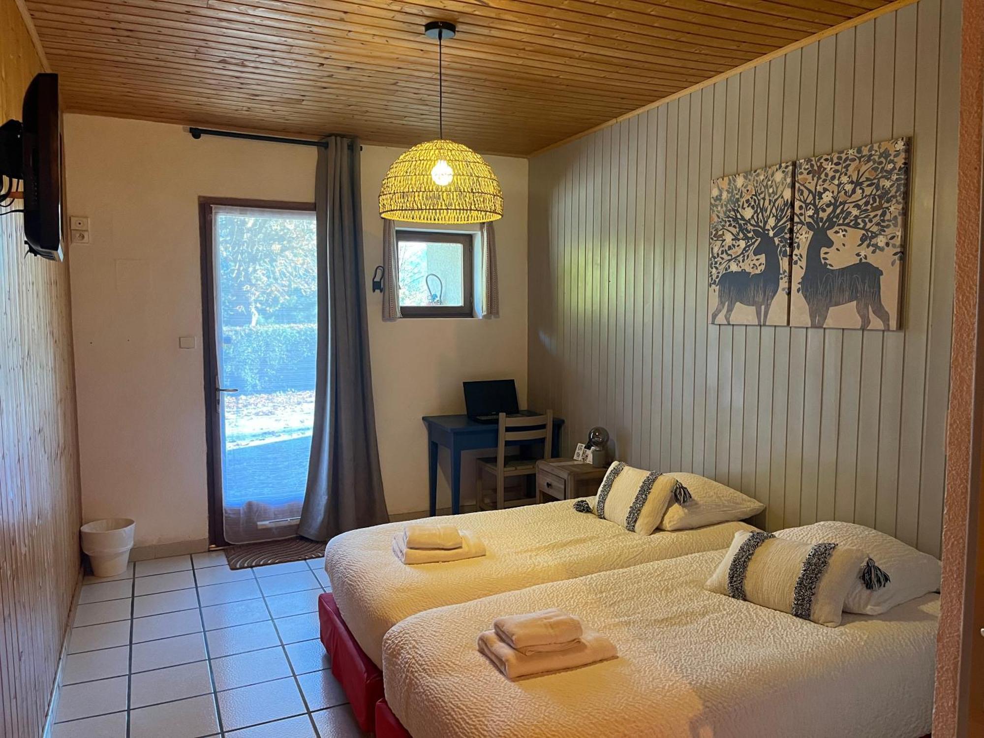 Logis Le Chalet Saint-Maurice-en-Trieves Exterior photo